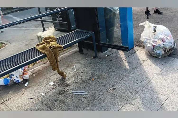 Acesta e „Clujul de 5 stele”: „Așa arată la voi stațiile de autobuz? Dubioșii dorm pe scaun, cartierul devine din ce în ce mai murdar”- FOTO