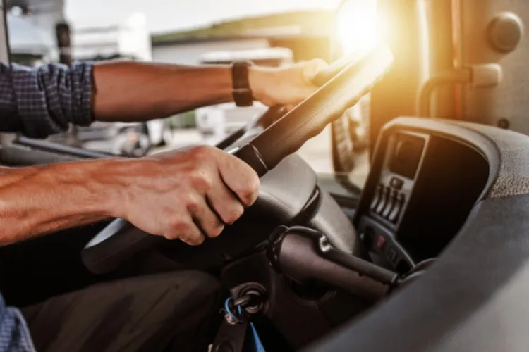 Un clujean s-a „specializat” în infracțiuni rutiere! După ce a fost prins conducând fără permis, și-a făcut rost de unul fals