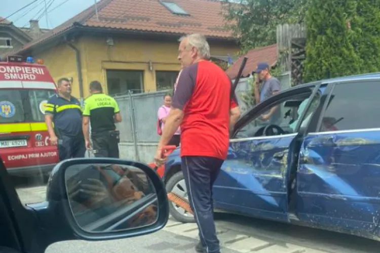 Cluj: Accident de circulație în Gilău! Intervine o ambulanță SMURD/ Aglomerat pe ambele sensuri - FOTO 