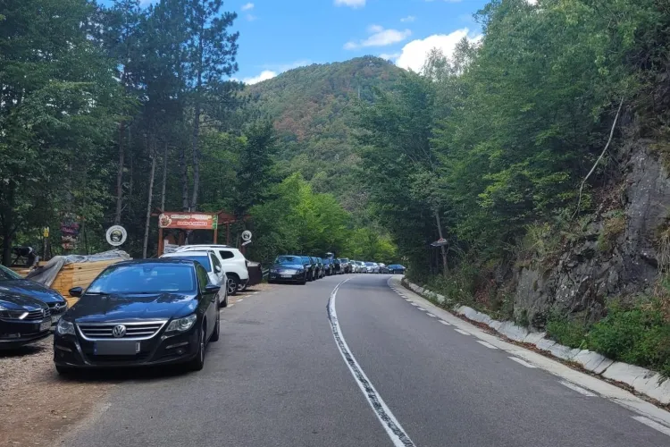 Transport public 0, parcări 0, dar afaceriștii de la Tarnița avertizează: „Respectați regulile pentru a evita blocajele și amenzile”