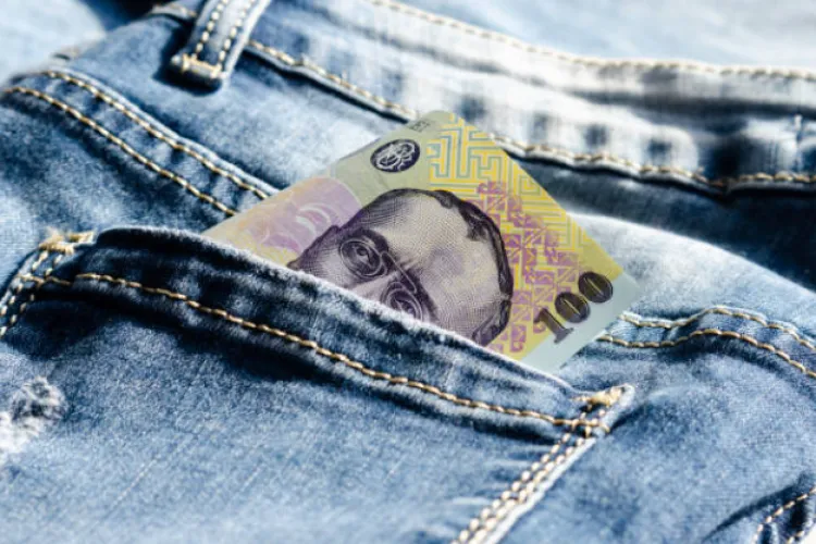 O ,,doamnă a nopții” din Cluj a ajuns în spatele gratiilor după ce și-a jefuit clienții! A furat 68.000 de lei, dar vrea să fie cercetată la domiciliu