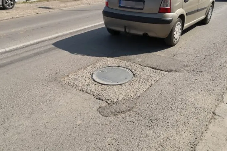 Clujean dintr-un cartier select al Clujului, deranjat de sunetul scos de capacul nefixat al unui canal: „Nu mai putem dormi din cauza zgomotului”