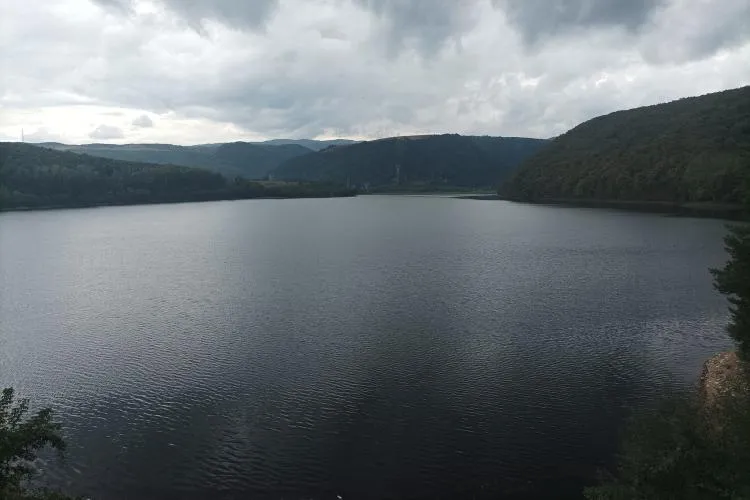 Cluj: Plimbare de recreere pe jos în zona lacului Gilău. Aproximativ 13 kilometri de relaxare, natură și sport, într-o singură zi