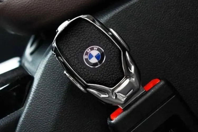 Comercializarea „CENTURILOR FALSE” trebuie interzisă! Șoferii „șmecheri” trișează centura, dar păcălesc viața 