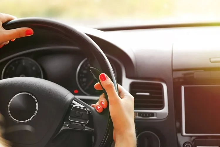 O femeie din Ardeal s-a ales cu două dosare penale, într-o singură zi! A fost prinsă beată la volan, la numai două ore după ce îi fusese luat permisul