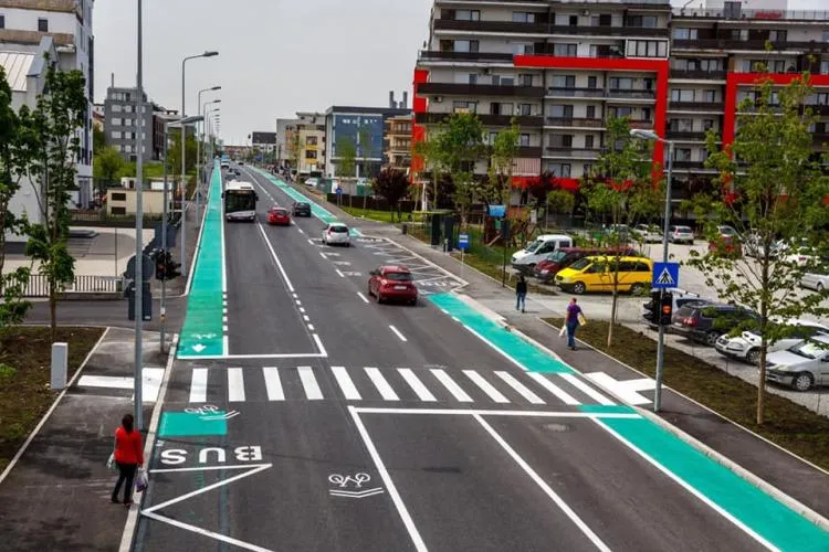 Focar de infecție într-un cartier select din Cluj! Canalizarea refuleaza după fiecare ploaie puternică: ,,Se revarsă pe trotuare, șosea, spații verzi”