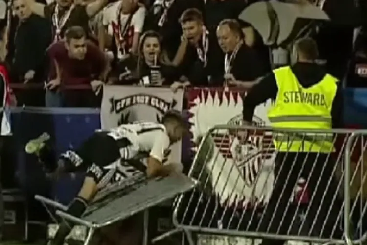 VIDEO Gest dezgustător în derby-ul Clujului. Un fan CFR l-a scuipat pe Ovidiu Bic: ,,Dacă e mândru, să fie sănătos”