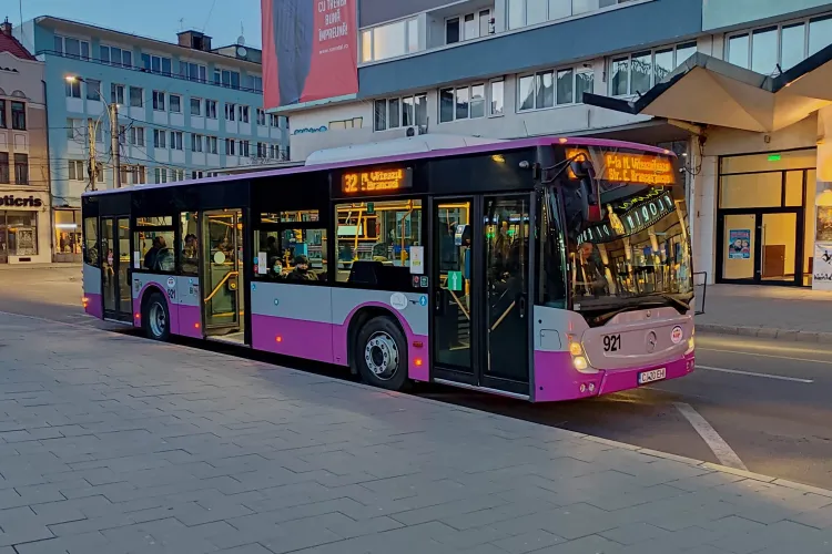 Oamenii dintr-un cartier al Clujului nu se mai simt în siguranță din cauza unui alienat care îi hărțuiește constant: „Nu știu ce mai așteptați”