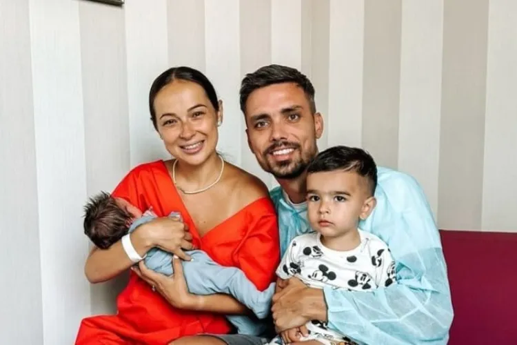 Vlăduța Lupău și Adi Rus fac un botez „fără plic” cu 200 de invitați, pentru fiul lor, Isaia. Andra și Cătălin Măruță vor fi nași