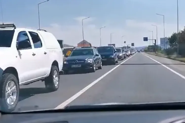  Trafic infernal pe drumul Cluj-Oradea, în prima zi de weekend! Se circulă bară la bară - VIDEO