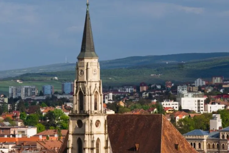 Turnul Bisericii Sfântul Mihail din Cluj își deschide temporar porțile, în fiecare zi. Întoarsă la Cluj după 20 de ani de SUA, o turistă a rămas impresiona