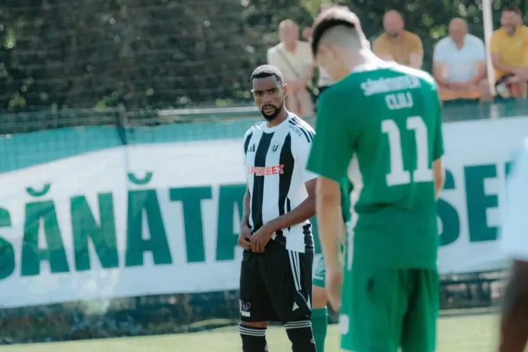  Lovitură pentru Universitatea Cluj. Meciul amical de astăzi a început cu un incident nefericit, un atacant a suferit o fractură