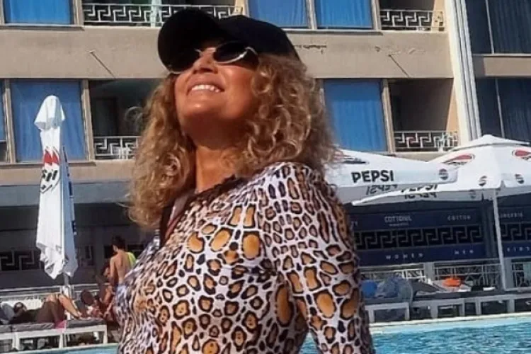 Una dintre cele mai cunoscute vedete din România, la 54 de ani, arată de cel mult 35 de ani, a făcut furori în piscină! FOTO