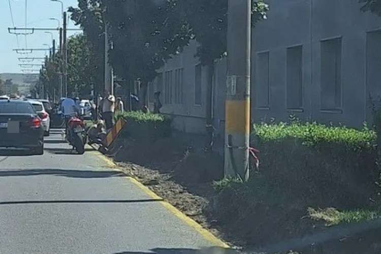 Bărbat de 35 de ani transportat la spital după un accident rutier pe strada Traian Vuia din Cluj-Napoca. Alte două mașini implicate-FOTO