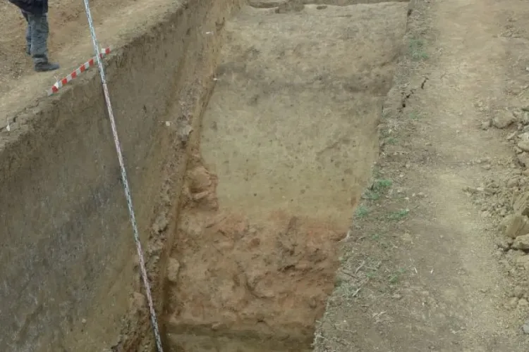 Comori arheologice vechi de mii de ani, descoperite pe terenul unei foste ferme din Sibiu