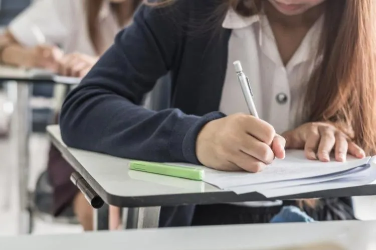 Școlile și liceele fără clase primare pot organiza probe de admitere la clasa a V-a. Specialiștii NU recomandă selecția sub vârsta de 12 ani