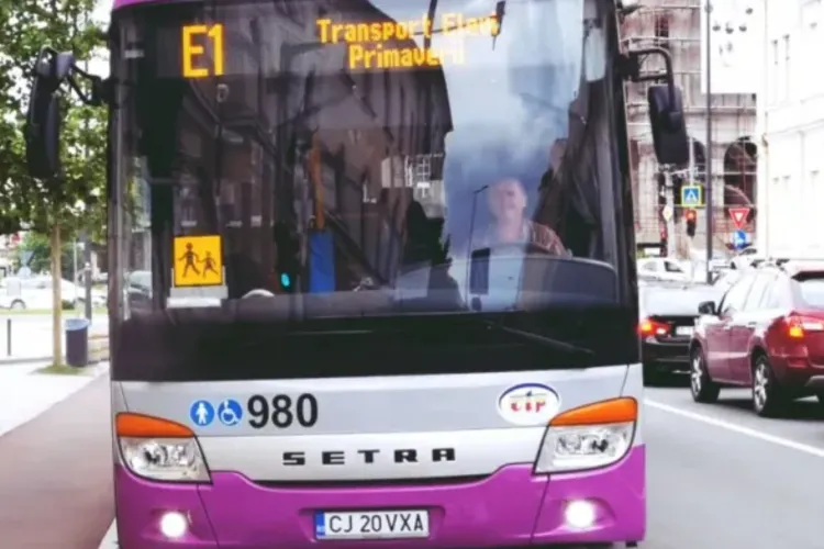 25% mai multe autobuze și troleibuze odată cu începerea școlii. De luni, revin pe străzi și autobuzele școlare