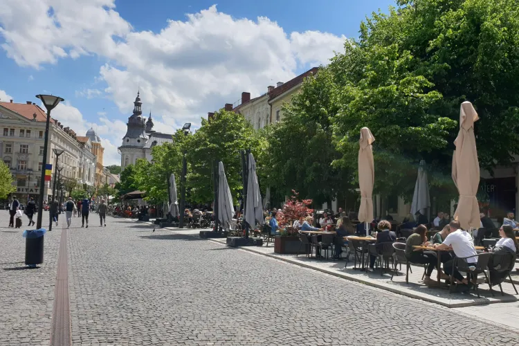 Incident în Piața Unirii: Bărbat grav rănit după o căzătură, au intervenit jandarmii clujeni