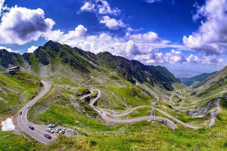 Circulația pe Transfăgărăşan se închide temporar! O coloană de 200 de mașini Porsche Turbo va stabili un record mondial