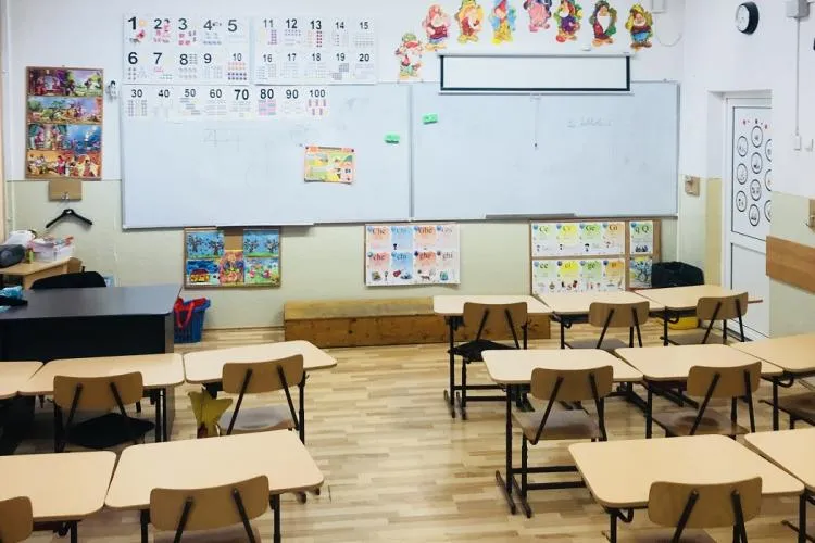 Viitorul începe acum. Inteligența Artificială preia rolul de profesor la o clasă de 20 de elevi