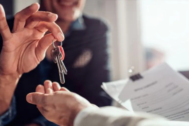 Chiriașii din Cluj nu vor să plătească comisionul agenților imobiliari: „Proprietarii ar trebui să plătească, chiriașii suportă cheltuieli pentru mutare”