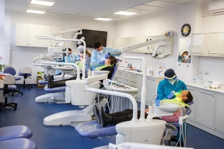 Străinii vin la Cluj pentru servicii medicale mai ieftine! În România prețurile sunt mult mai mici ca în Europa sau în Statele Unite