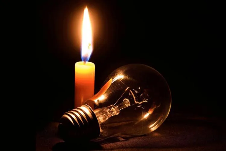 Clujenii sunt exasperați de întreruperile de curent frecvente: ,,Să înlocuiască odată rețeaua electrică învechită și deficitară”