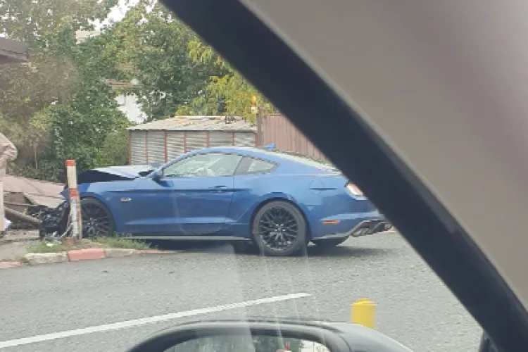 Cluj: Accident pe strada Frunzișului. Un Mustang s-a făcut praf: ,,Se va aglomera”