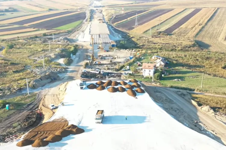 VIDEO. Cum arată șantierul Drumului Expres de la Tureni cu numai câteva luni înainte de termenul de finalizare