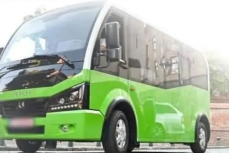 34 de microbuze școlare ultramoderne pentru elevii din Cluj. Elevii din 58 de localități din județ vor avea cu ce să ajungă la școală