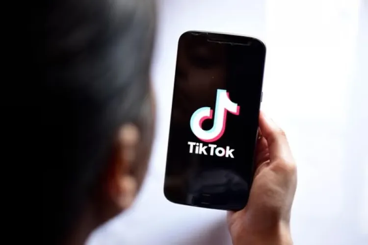 Provocare fatală pe TikTok! Nepoata unui primar a fost găsită fără suflare în camera ei după un gest extrem./ Procurorii: Nu există indicii legate de TikTo