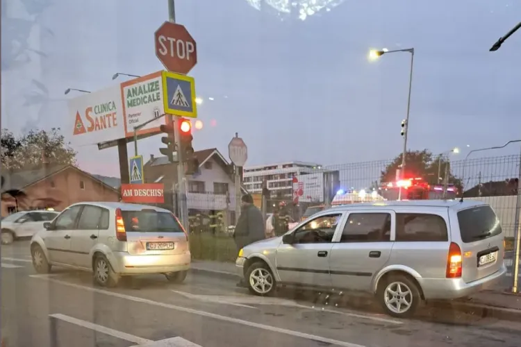 Accident în această dimineață în Florești, județul Cluj, pe strada Plopilor. Atenție, trafic îngreunat FOTO