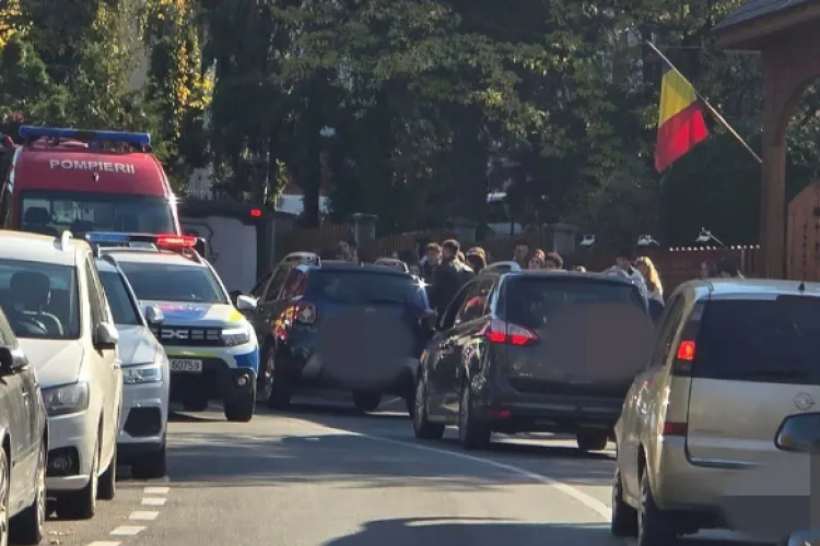 O femeie a fost lovită de o mașină, pe strada Republicii din Cluj! A fost transportată la spital - FOTO 