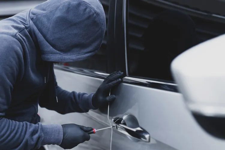 Jaf la drumul mare, pe o stradă din Cluj-Napoca! Un individ a fost arestat, după ce a furat o adevărată comoară dintr-o autoutilitară