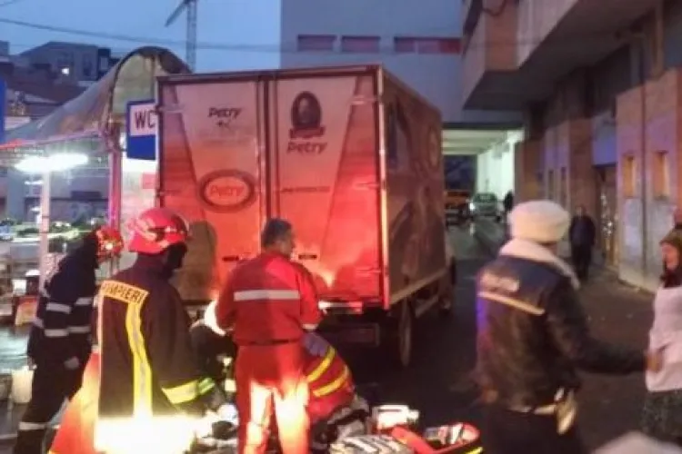 Tragedie într-o piață agroalimentară. O femeie a fost lovită mortal de o mașină care mergea cu spatele