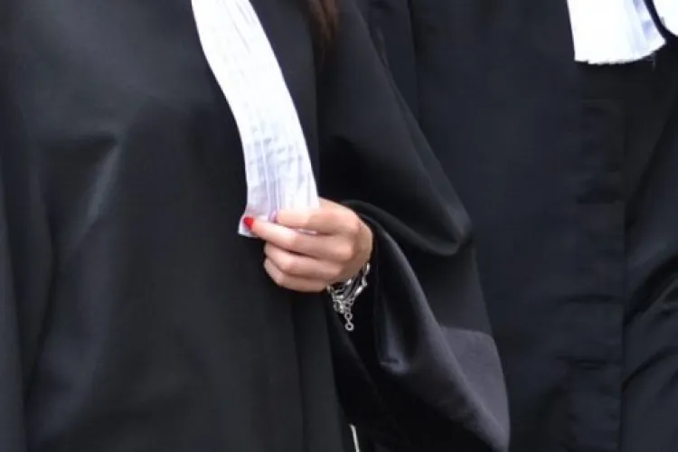 Avocată din Cluj-Napoca, amendată cu 700 de lei pentru că a uitat să meargă la proces ca să-și apere clientul