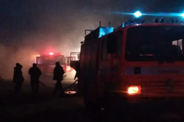 Cum s-a produs incendiul de la sala de evenimente din Feleacu. Eroul a fost un pompier în timpul liber. A evacuat 50 de oameni 
