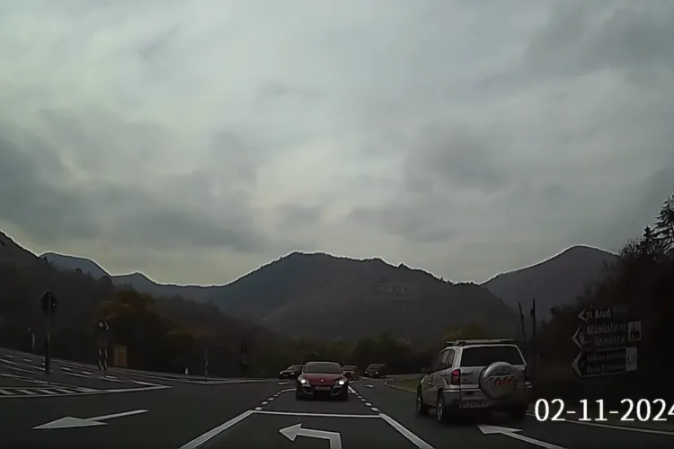 VIDEO. Șoferiță din Cluj, filmată conducând pe contrasens: „Încă puțin și ne loveai frontal și tot tu erai aia nervoasă”