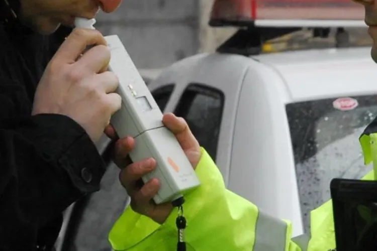 Cluj: Militar ISU, condamnat la închisoare după ce s-a urcat beat la volan și a intrat cu mașina într-un pod. Băuse patru beri la prânz