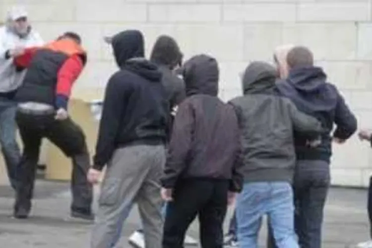 Clujenii din Zorilor, terorizați de o gașcă de copii: „Credeam că a căzut ceva de la ultimul etaj, așa tare s-a auzit”