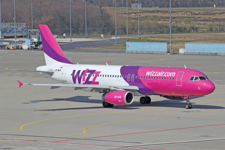 INCIDENT pe zborul WizzAir Cluj-Barcelona! Echipajul a avut nevoie de îngrijiri medicale, după ce a inhalat un miros ciudat, pătruns în cabină