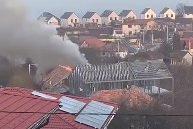 Incendiu în Feleacu, Cluj! O casă a fost cuprinsă de flăcări. Pompierii s-au luptat mai bine de două ore să stingă focul - FOTO și VIDEO 