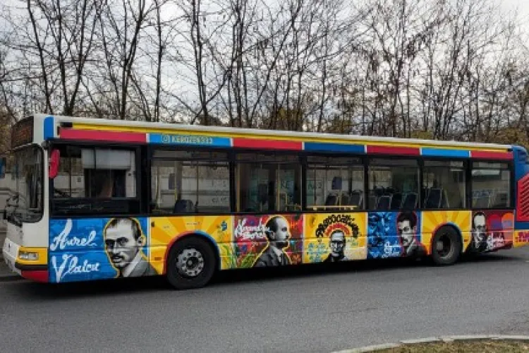 Explozie de creativitate în Cluj-Napoca! Încă un autobuz transformat în operă de artă „se plimbă” pe străzile clujene 
