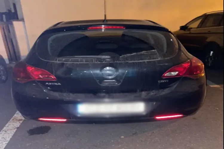 Locuri de parcare, blocate cu zilele în orașul de cinci stele. A parcat și a plecat: „Să-ți muți căruța”