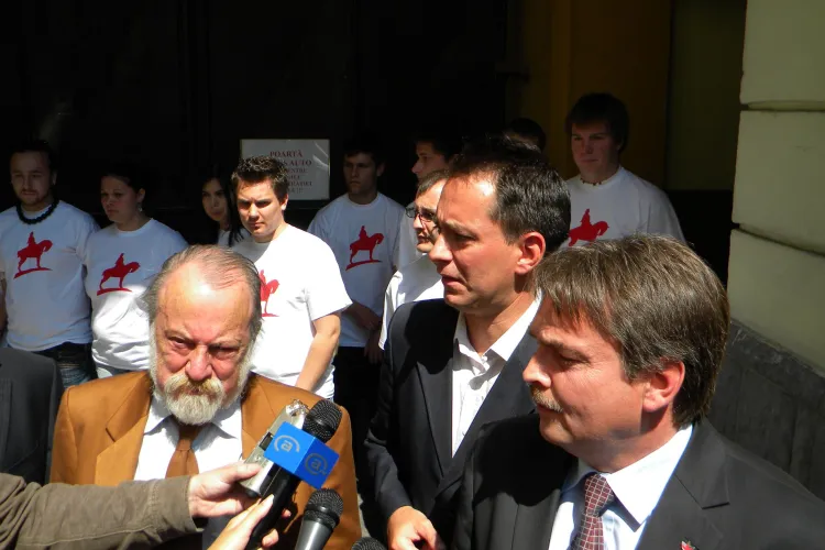 Protest maghiar in Consiliul Local! UDMR a parasit sala de sedinte alaturi de un grup de tineri maghiari VIDEO si FOTO