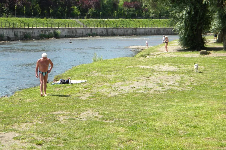 Sorin Apostu raspunde acuzelor PSD Cluj: Primaria intretine plaja de pe malul raului Somes, nu a si amenajat-o