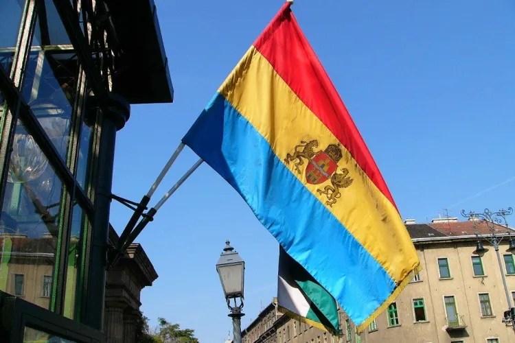 Budapesta isi schimba steagul pentru ca seamana cu cel al Romaniei