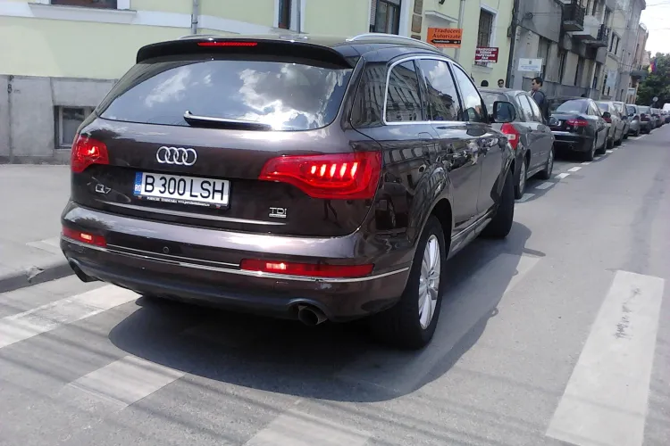 Primarul Tudor Stefanie si-a parcat masina pe trecerea de pietoni STIREA CITITORULUI