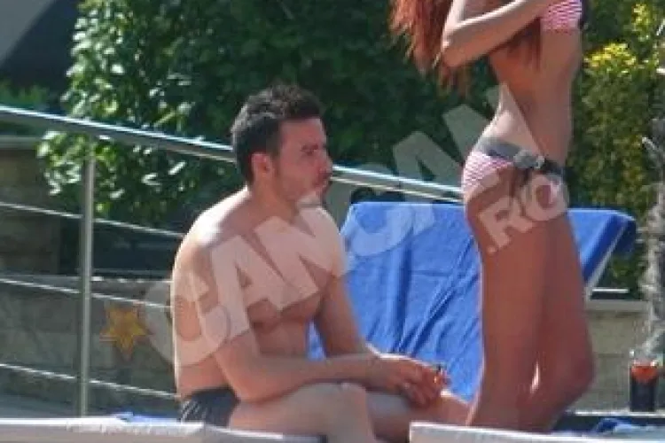 Jucatorul Universitatii Cluj, Adrian Cristea, s-a racorit cu Bianca Dragusanu la piscina - FOTO