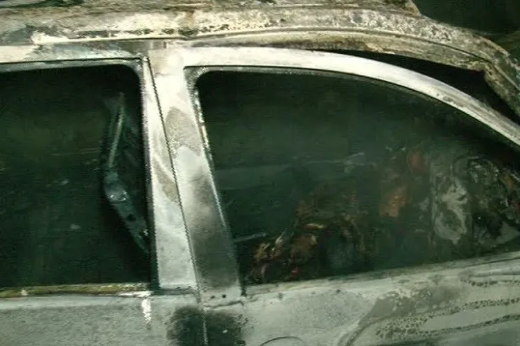 Un tanar de 18 ani a ars azi-noapte de viu in Fauresti, dupa ce masina in care se afla a luat foc! IMAGINI SOCANTE